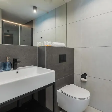 Port Lwowska With Swimming Pool By Renters Apartament