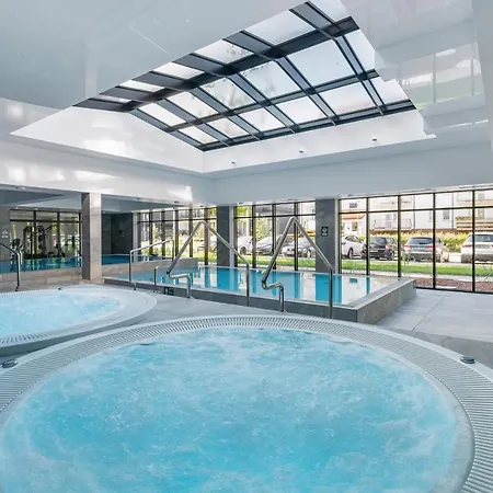 Port Lwowska With Swimming Pool By Renters Apartment